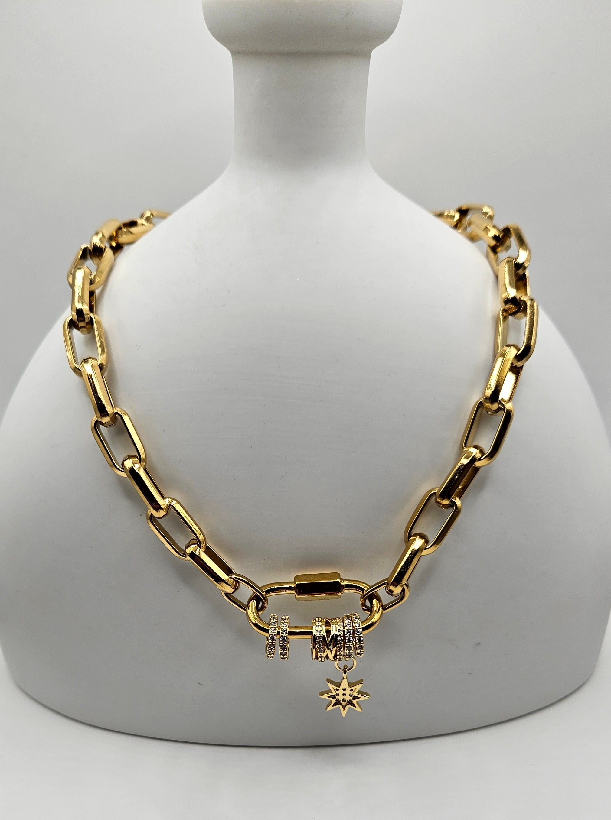 Stars Hallow Necklace - Vie Jewelry