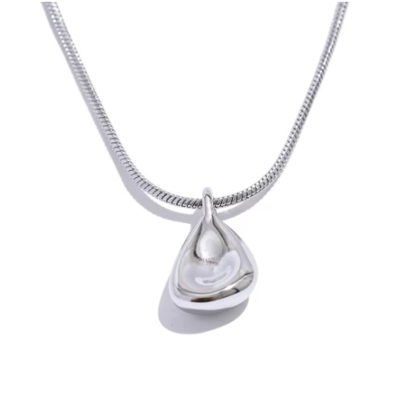 Oli Necklace